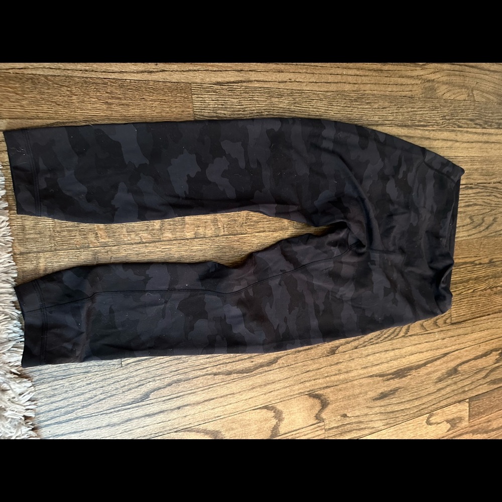 Lululemon black camo wunder crop 23”